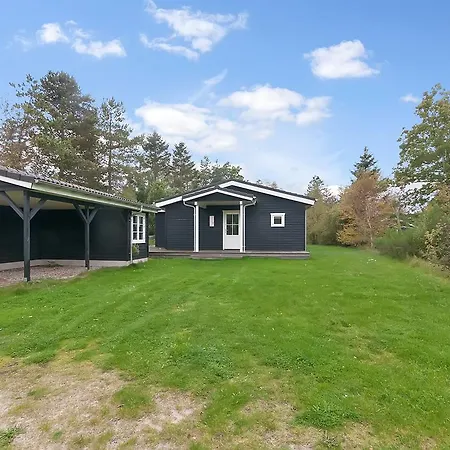 Three-bedroom Holiday In *